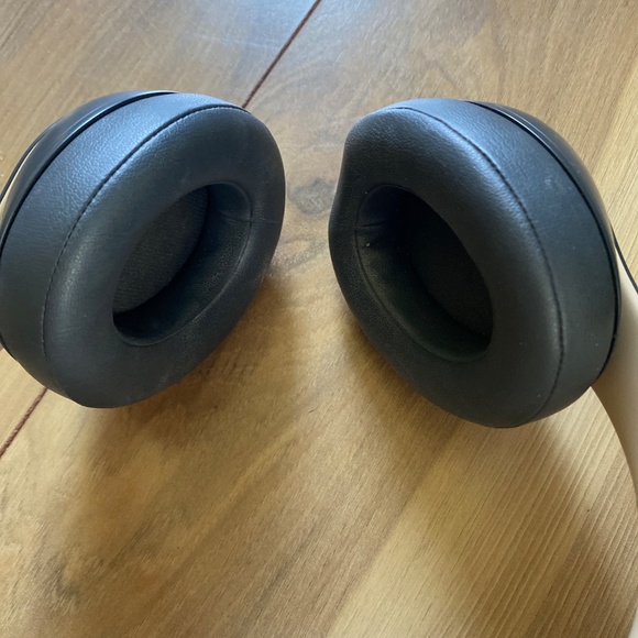 Beats Studio 3 Wireless Headphones - Picture 10 of 16